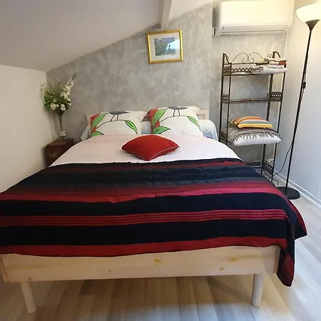 Chambre Mansardee Chez Mireille Et Bernard Saint-Laurent  Exterior photo