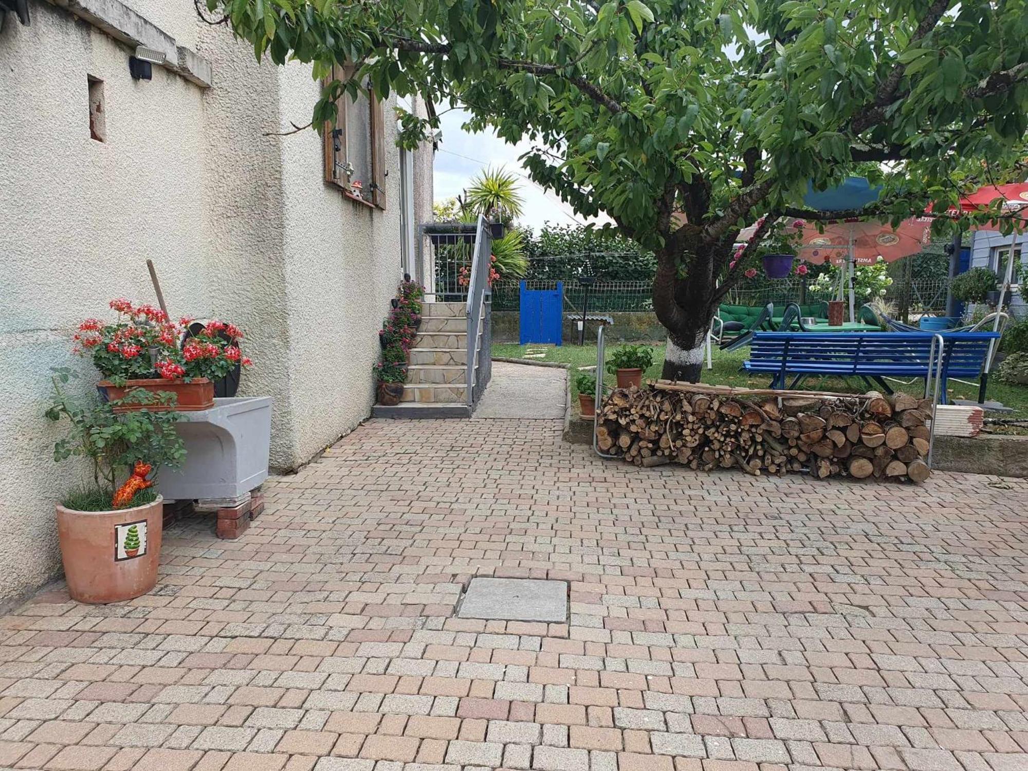 Mansardee Chez Mireille Et Bernard Homestay